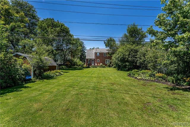 186 Ridgewood Dr, Amherst, NY 14226