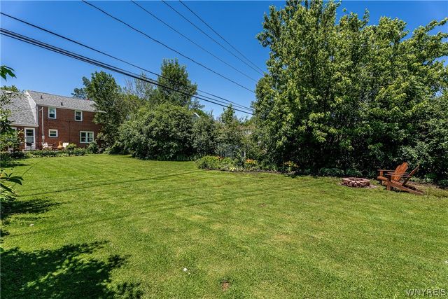 186 Ridgewood Dr, Amherst, NY 14226