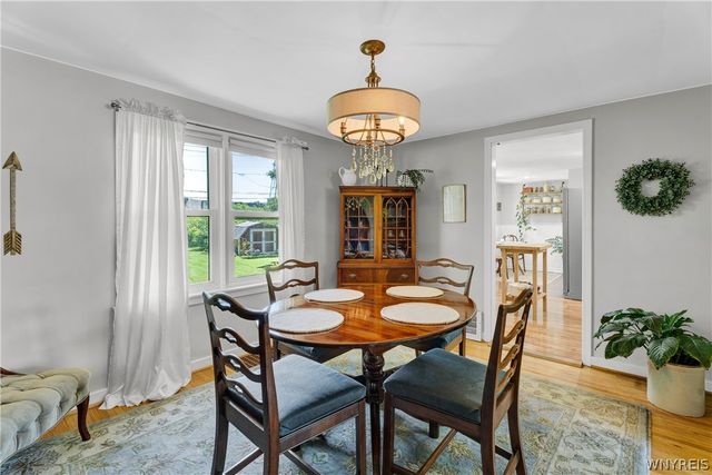 186 Ridgewood Dr, Amherst, NY 14226