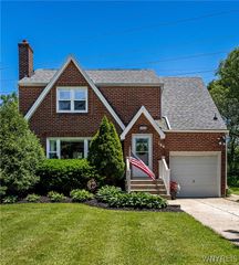 186 Ridgewood Dr, Amherst, NY 14226
