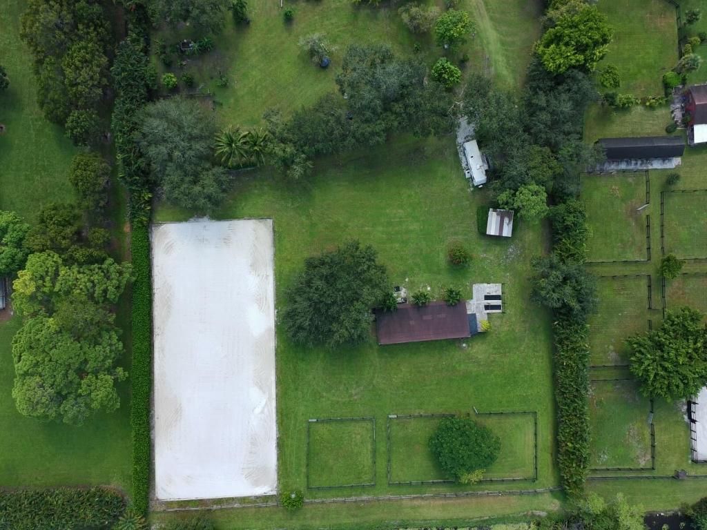 Image 10 of property listing at 16693 Deer Path Lane, Wellington, FL 33470