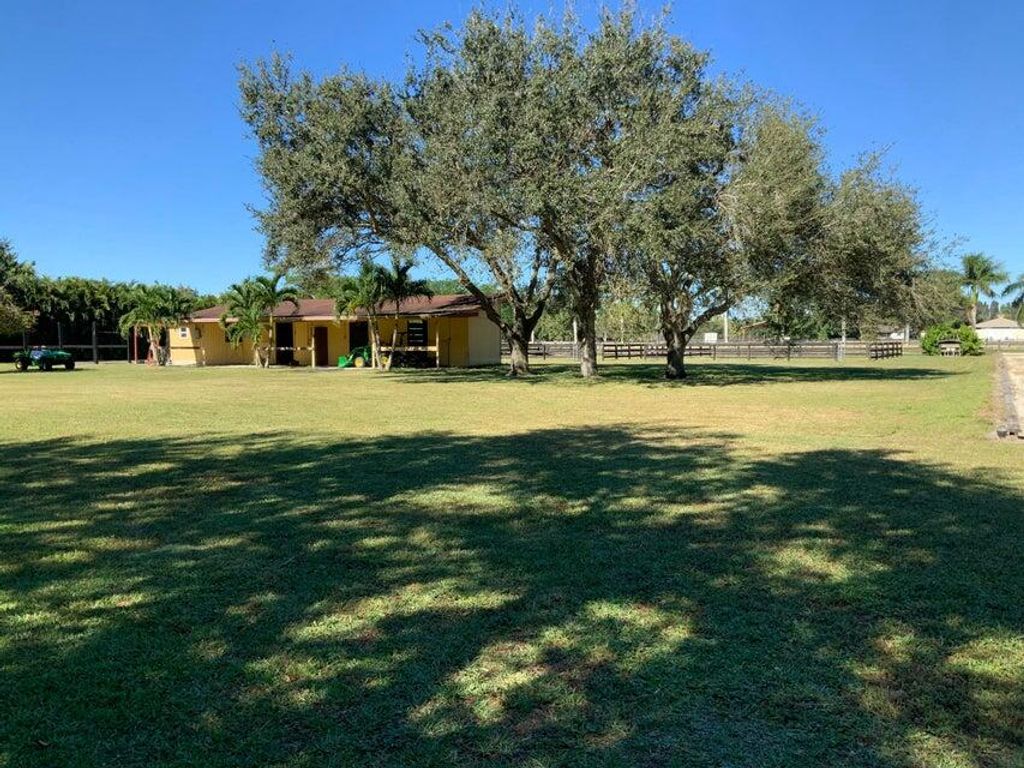 Image 15 of property listing at 16693 Deer Path Lane, Wellington, FL 33470