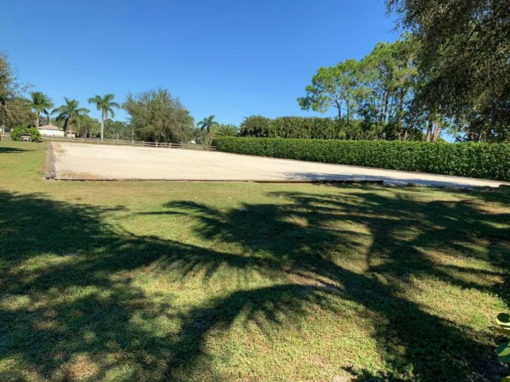 Image 8 of property listing at 16693 Deer Path Lane, Wellington, FL 33470