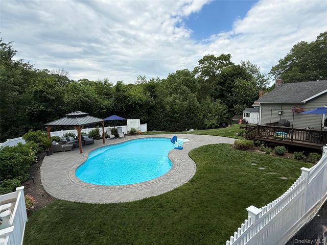 15 Crane Neck Drive, Sound Beach, NY 11789
