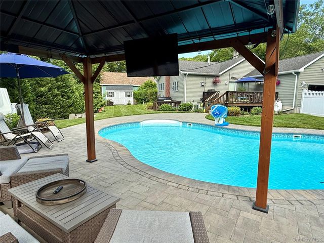 15 Crane Neck Drive, Sound Beach, NY 11789