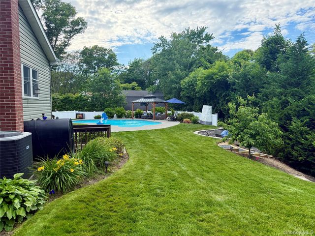 15 Crane Neck Drive, Sound Beach, NY 11789