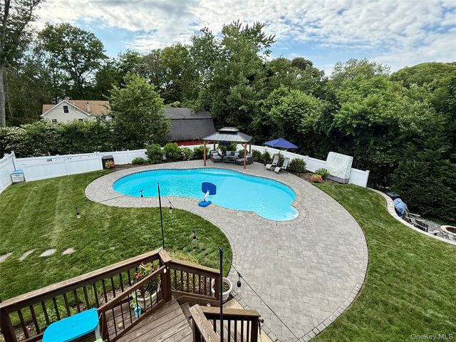 15 Crane Neck Drive, Sound Beach, NY 11789
