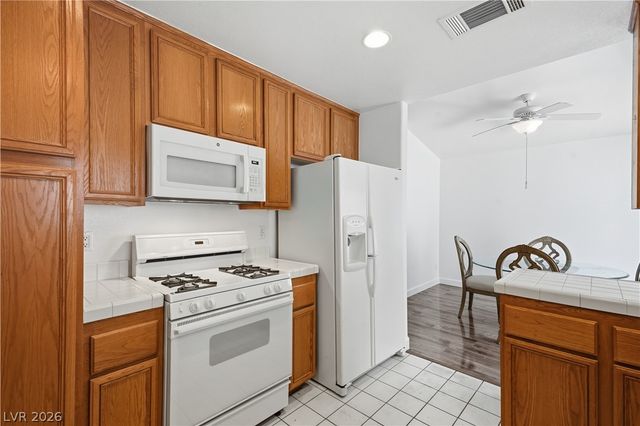5449 Geneive Lane 102, Las Vegas, NV 89108