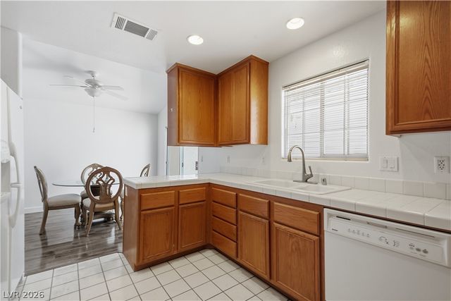 5449 Geneive Lane 102, Las Vegas, NV 89108