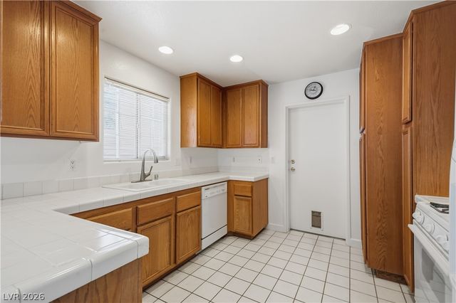 5449 Geneive Lane 102, Las Vegas, NV 89108