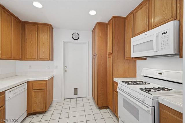 5449 Geneive Lane 102, Las Vegas, NV 89108