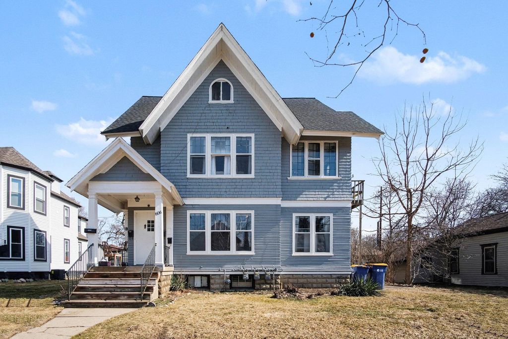 606 Fairview Avenue NE, Grand Rapids, MI 49503