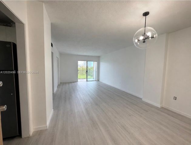 400 Kings Point Dr 811, Sunny Isles Beach, FL 33160