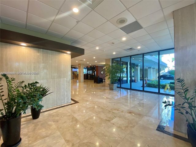 400 Kings Point Dr 811, Sunny Isles Beach, FL 33160