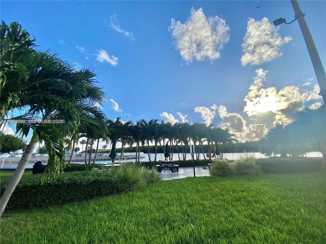 400 Kings Point Dr 811, Sunny Isles Beach, FL 33160