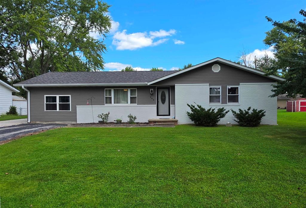Image 1 of property listing at 346 Woodland Drive, Salem, IL 62881