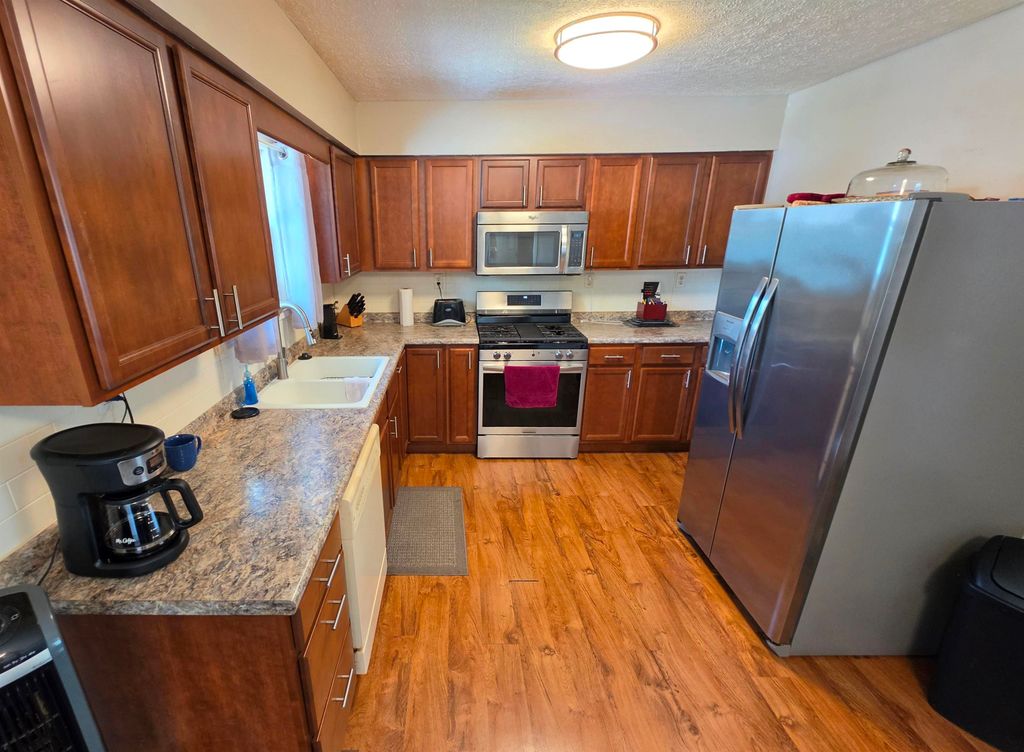 Image 11 of property listing at 346 Woodland Drive, Salem, IL 62881