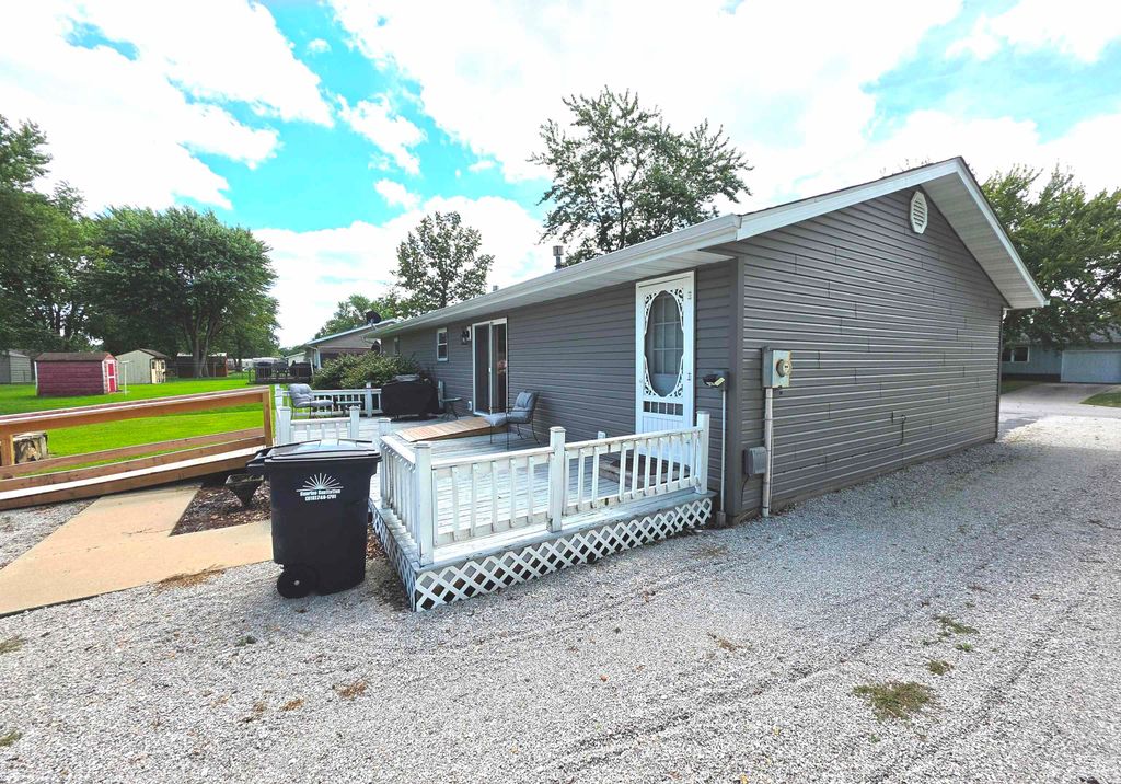 Image 31 of property listing at 346 Woodland Drive, Salem, IL 62881