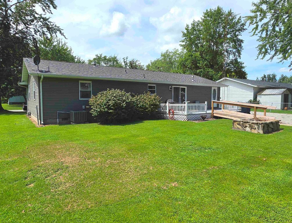 Image 33 of property listing at 346 Woodland Drive, Salem, IL 62881
