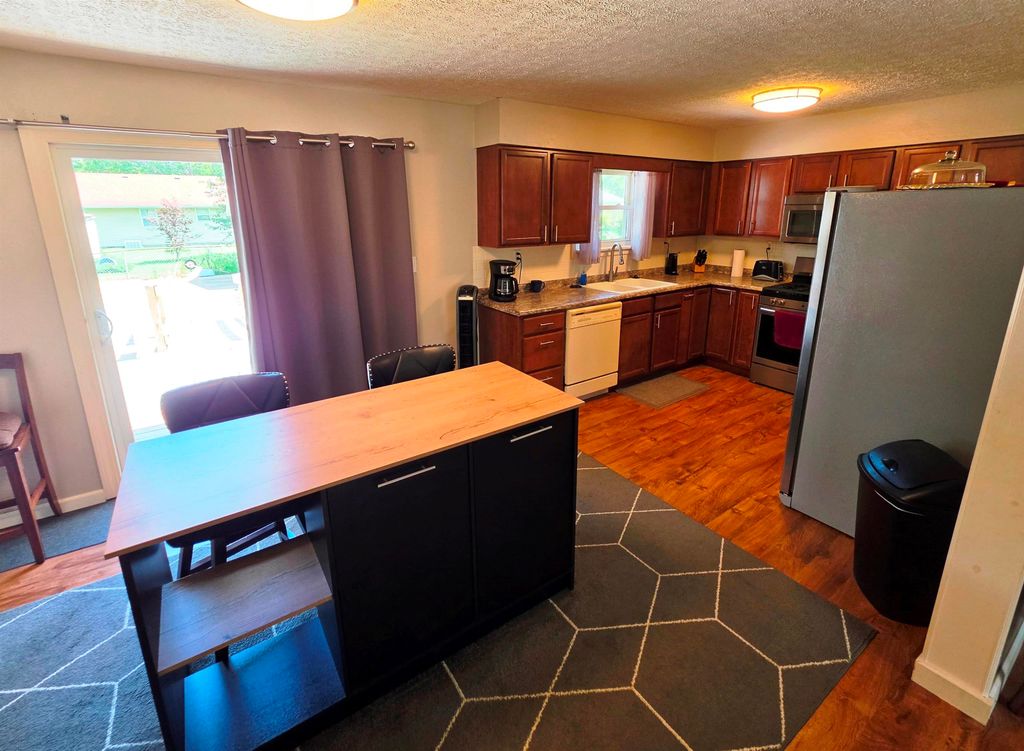 Image 10 of property listing at 346 Woodland Drive, Salem, IL 62881