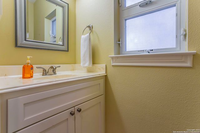 1024 SUMMIT BLF, Canyon Lake, TX 78133