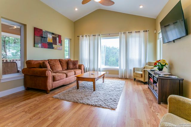 1024 SUMMIT BLF, Canyon Lake, TX 78133