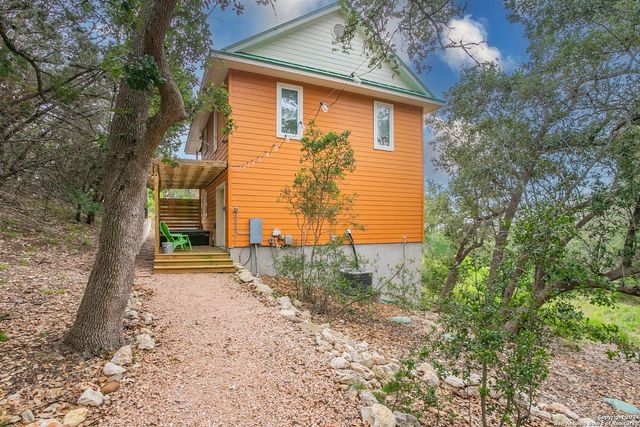 1024 SUMMIT BLF, Canyon Lake, TX 78133
