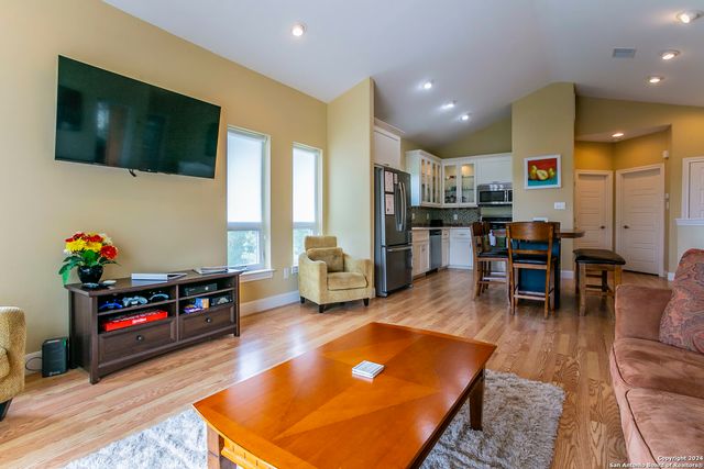 1024 SUMMIT BLF, Canyon Lake, TX 78133