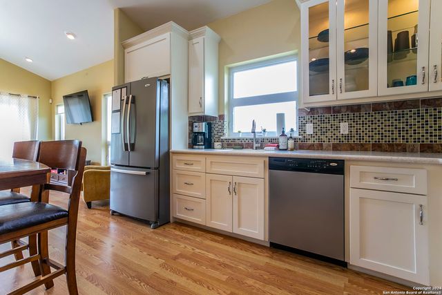 1024 SUMMIT BLF, Canyon Lake, TX 78133