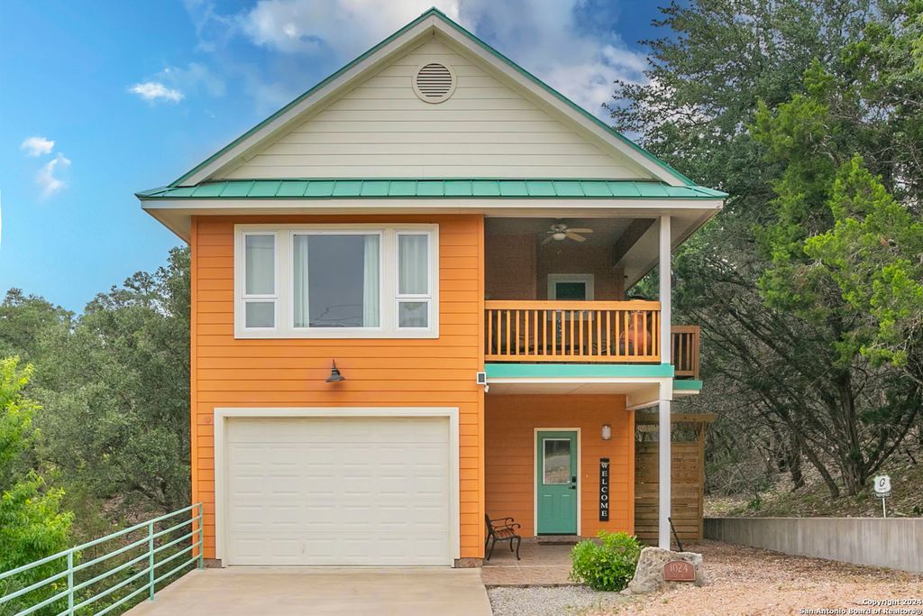 1024 SUMMIT BLF, Canyon Lake, TX 78133