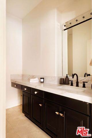 5150 Bellaire Avenue, Valley Village, CA 91607