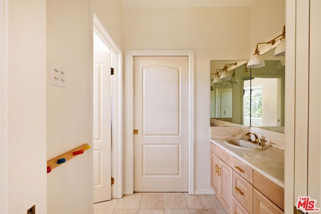 5150 Bellaire Avenue, Valley Village, CA 91607
