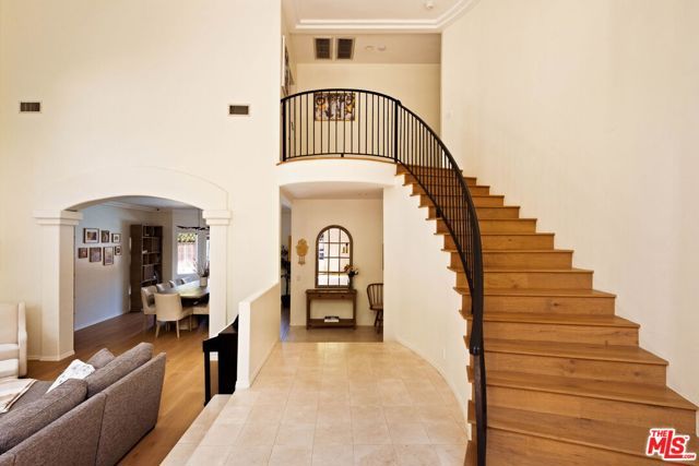 5150 Bellaire Avenue, Valley Village, CA 91607