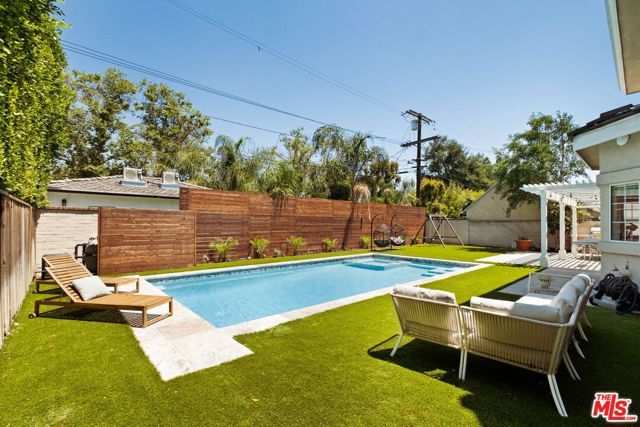 5150 Bellaire Avenue, Valley Village, CA 91607