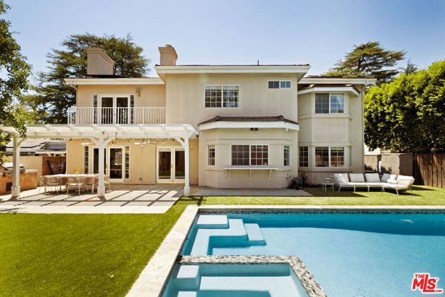 5150 Bellaire Avenue, Valley Village, CA 91607