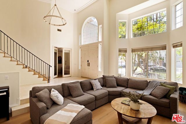 5150 Bellaire Avenue, Valley Village, CA 91607
