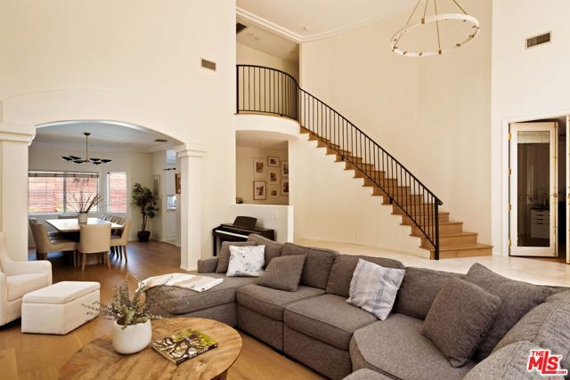 5150 Bellaire Avenue, Valley Village, CA 91607