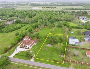 8909 Hawk Road, Pearland, TX 77584