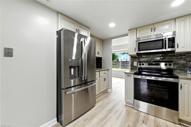 978 Smoke Tree Ln LN, Virginia Beach, VA 23452