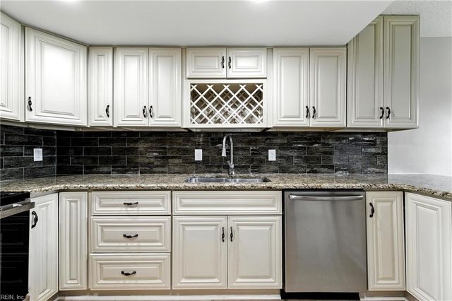 978 Smoke Tree Ln LN, Virginia Beach, VA 23452