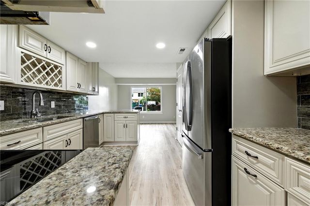978 Smoke Tree Ln LN, Virginia Beach, VA 23452