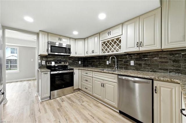 978 Smoke Tree Ln LN, Virginia Beach, VA 23452