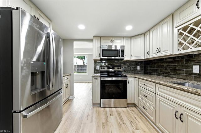 978 Smoke Tree Ln LN, Virginia Beach, VA 23452