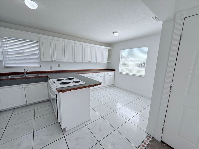 368 14th Place SW, Vero Beach, FL 32962