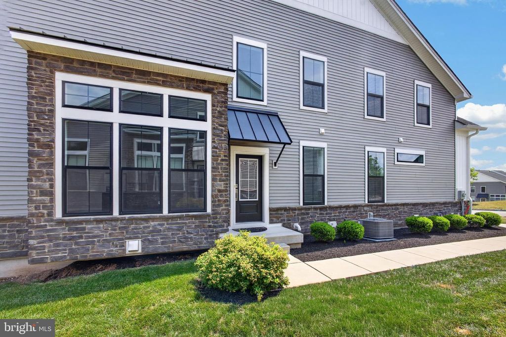 9 UMBRELL DR, Eagleville, PA 19403