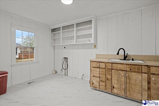 1213 Hobart Dr, Florence, SC 29501