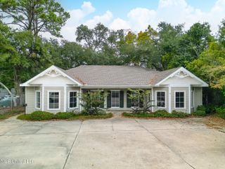 2170 E Pass Road, C & D, Gulfport, MS 39507