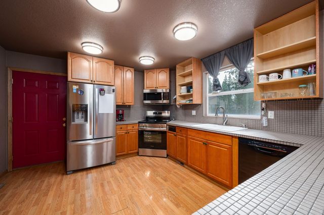 51577 Ash Road, La Pine, OR 97739