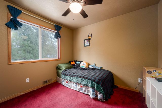 51577 Ash Road, La Pine, OR 97739