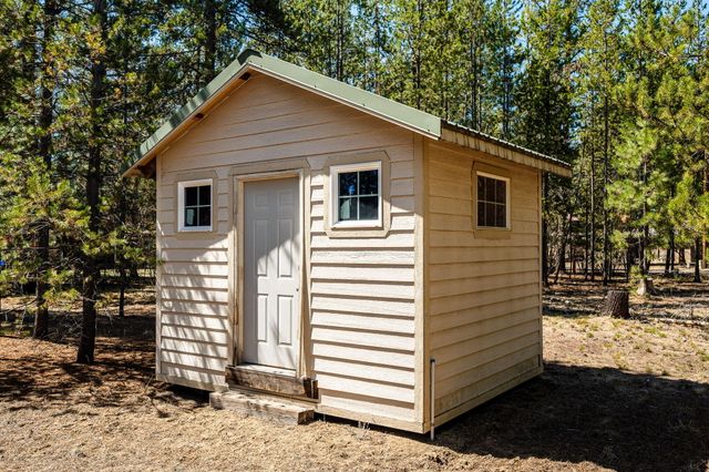 51577 Ash Road, La Pine, OR 97739